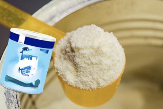 Qumështi me baktere që sjell probleme serioze për foshnjat, në Shqipëri u shpërndanë 276 kuti