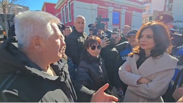 Tregtarët e Vlorës takojnë ministren Spiropali, i kërkojnë zgjidhje për tregun