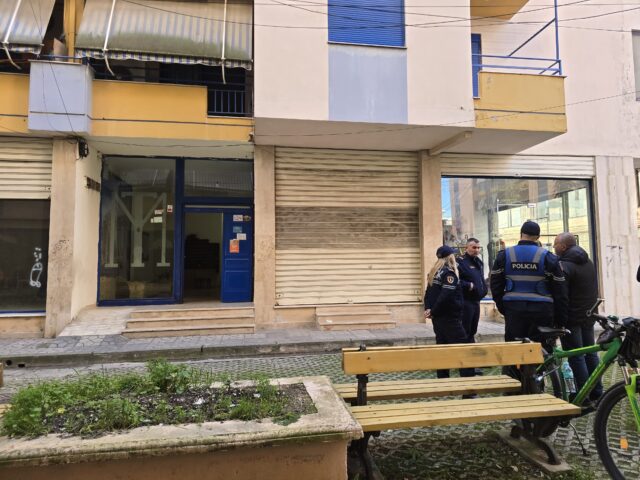 Gjendet i pajetë një 80-vjeçar gjerman në Fier, po hetohen rrethanat