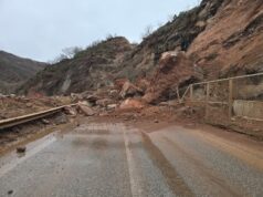 Bllokohet totalisht rruga Librazhd–Prrenjas nga rrëshqitjet e gurëve