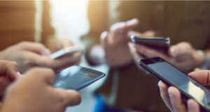 Reuters: Greqia do ndalojë rrjetet sociale për fëmijët nën 15 vjeç