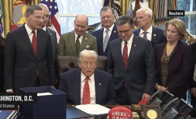 Trump përplaset me gazetaren e CNN në Shtëpinë e Bardhë: “Nuk thua kurrë të vërtetën”