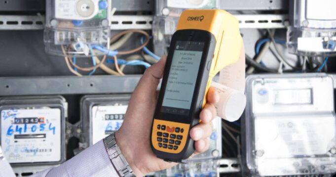 OSHEE nis verifikime masive: Bizneset që paguajnë si familjarë do të kalojnë në tarifë të re