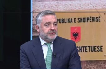 Sekretari i PS, Klosi: Nuk lejojmë të pezullohet një ministër