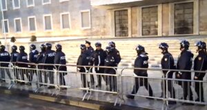 Policia rrit masat: 1300 efektivë në terren për protestën e sotme të opozitës