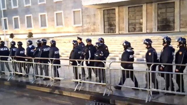 Policia rrit masat: 1300 efektivë në terren për protestën e sotme të opozitës