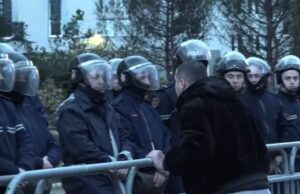 Incidente para protestës së PD-së, përplasje me policinë pranë Kryeministrisë