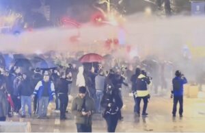 Protesta e opozites /19 policë në spital, shoqërohen rreth 20 protestues