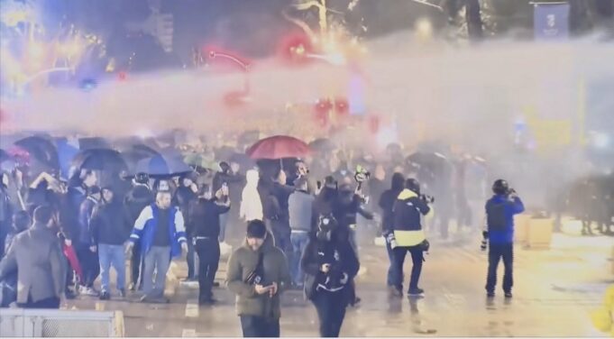 Protesta e opozites /19 policë në spital, shoqërohen rreth 20 protestues