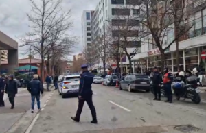 “Autori 58-vjeçar q*lloi me a*më në dysheme”, policia jep detaje për tentativën e grabitjes së bankës