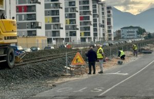 Hekurudha Tiranë–Durrës drejt operimit në 2027, nis izolimi i trasesë në zonat e banuara