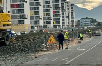 Hekurudha Tiranë–Durrës drejt operimit në 2027, nis izolimi i trasesë në zonat e banuara