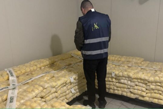 AKU ‘bllokon’ produktet e pasigurta ne nje baxho në FIER