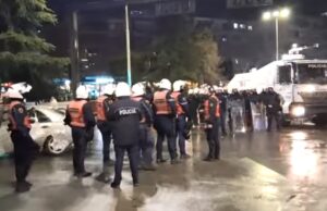 Protesta e opozitës, raportohet per 31 persona të shoqëruar nga policia
