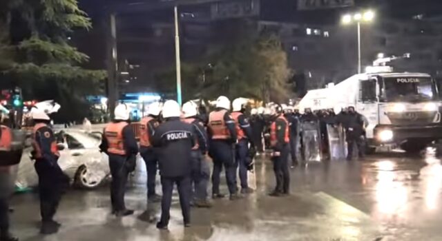 Protesta e opozitës, raportohet per 31 persona të shoqëruar nga policia
