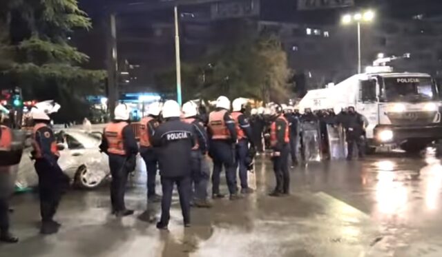 Protesta e opozitës, raportohet per 31 persona të shoqëruar nga policia