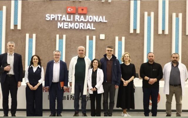 Vizitë akademike në Spitalin Rajonal Memorial Fier, theksohet bashkëpunimi ndërkombëtar në shëndetësi