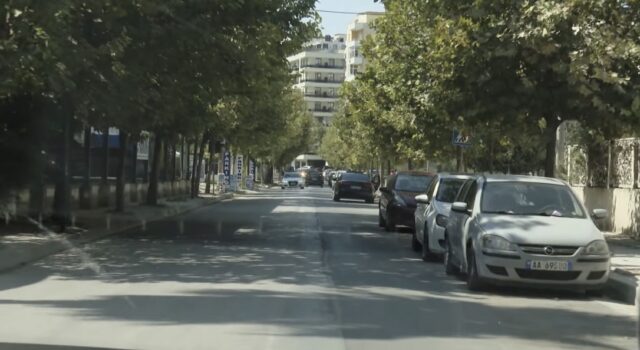 Rikthehet parkimi me pagesë në Vlorë, përfshihen 20 rrugë dhe sheshe