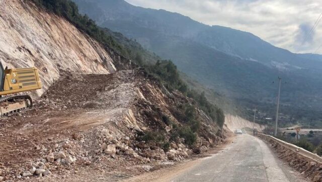 ARRSH-Punime në rrugët lidhëse të Llogarasë,një shp*rthim i kontrolluar në drejtim të Palasës