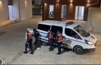 Fier: Arrestime për arm*mbajtje dhe dh*në në familje