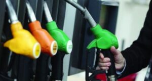 Çmimi i karburantit në rritje pas tensioneve në Lindjen e Mesme, Konfindustria: Të merren masa për të frenuar shtrenjtimin në Shqipëri