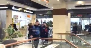 Gr*bitje me a*më në Tiranë në një pikë këmbimi valutor