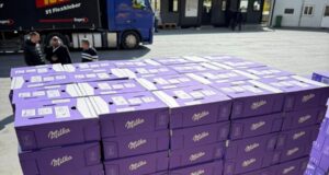 Dogana bllokon në Kapshticë 1.5 tonë çokollata ‘Milka’