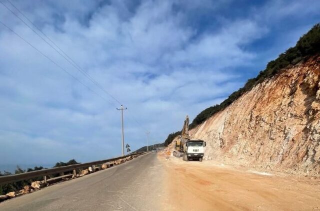 ARRSH njofton: Shpërthim i kontrolluar në Palasë per ndërtimin e rrugëve lidhëse të Llogarasë