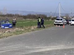 Perplasen 2 automjete , nje i plag*sur ,transportohet drejt Spitalit të Traumës