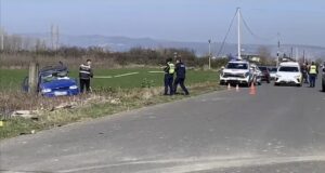 Perplasen 2 automjete , nje i plag*sur ,transportohet drejt Spitalit të Traumës