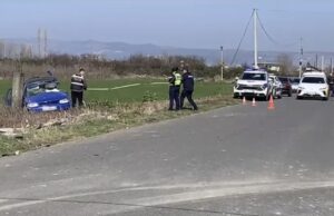 Perplasen 2 automjete , nje i plag*sur ,transportohet drejt Spitalit të Traumës