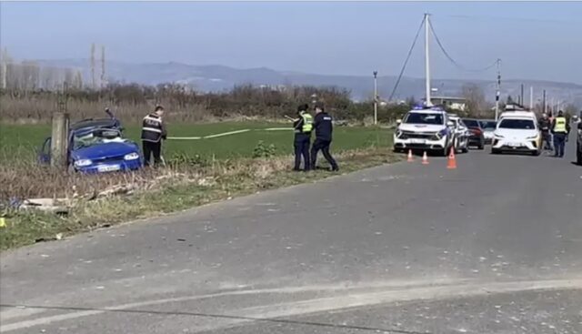 Perplasen 2 automjete , nje i plag*sur ,transportohet drejt Spitalit të Traumës