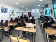 Shkollat festojnë Ditën e Mësuesit, ja raporti mes nxënësve dhe mësuesve ne Fier dhe gjithe vendin