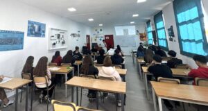 Shkollat festojnë Ditën e Mësuesit, ja raporti mes nxënësve dhe mësuesve ne Fier dhe gjithe vendin