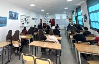 Shkollat festojnë Ditën e Mësuesit, ja raporti mes nxënësve dhe mësuesve ne Fier dhe gjithe vendin