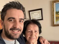 Deputeti i PS Klevis Jahaj uron prindërit e tij mësues për 7 Marsin