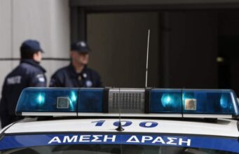 Athinë! Shqiptari kërc*non punonjësit me th*kë ne zyrat e Fondit të Sigurimeve Shoqërore