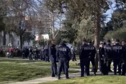 PD protestë para Kuvendit, 1500 efektivë policie në terren