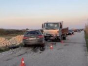 Aksident në Fier, “Audi” përplaset me kamionçinën, plag*sen 3 persona