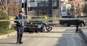 Shp*rthim ekspl*zivi automjetit të një efektivi policie