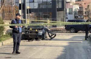 Shp*rthim ekspl*zivi automjetit të një efektivi policie