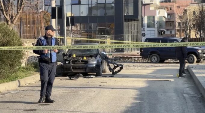 Shp*rthim ekspl*zivi automjetit të një efektivi policie