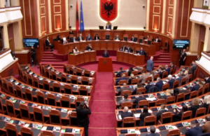 Seanca plenare nis pa opozitën, diskutohet projektrezoluta për Iranin