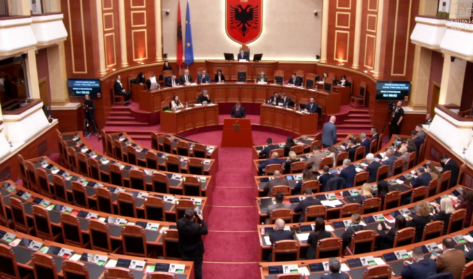 200 milionë lekë për karburant, telefona dhe dieta