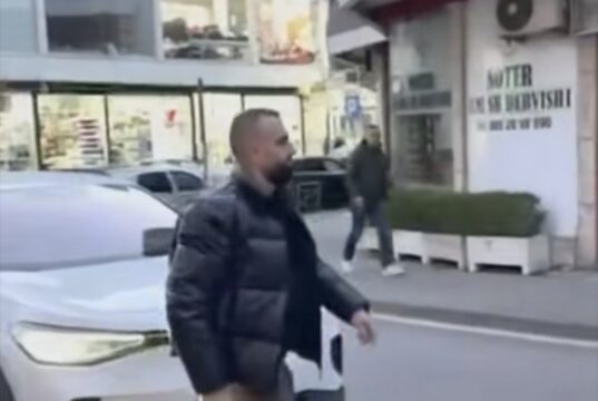 Lirohet drejtori i Burgut të Rrogozhinës akuzuar per shtepine e barit