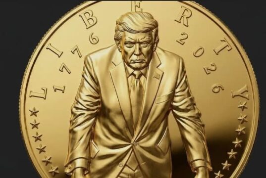 Miratohet dizajni i monedhës së artë me imazhin e Donald Trump, ngrihen pikëpyetje për ligjshmërinë