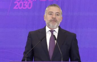 Klosi :PS forcohet, PD dobësohet