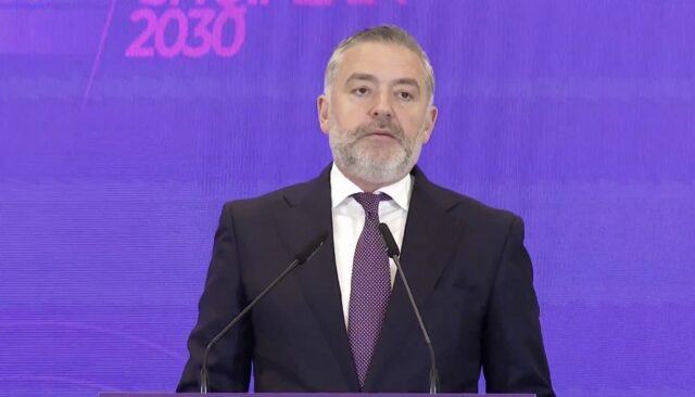 Klosi :PS forcohet, PD dobësohet