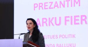 Belinda Balluku pas rikonfirmimit në Fier: “Mirënjohëse për besimin, nder dhe privilegj”
