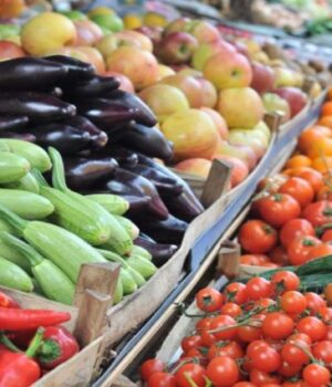 Rriten çmimet e fruta-perimeve në Fier, mashurkat arrijnë 500 lek/kg